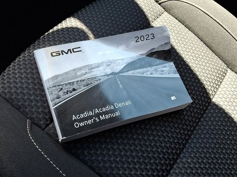 Used 2023 GMC Acadia SLE FWD image 21