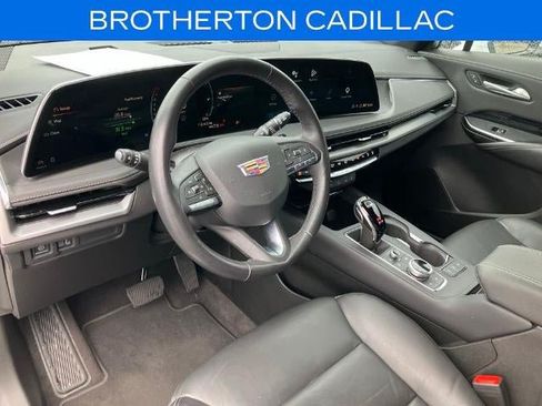 Used 2024 Cadillac XT4 Luxury w/ Cold Weather Package AWD/4WD image 19