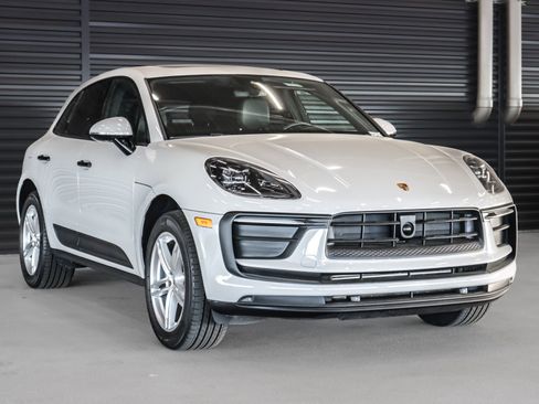 Certified 2023 Porsche Macan AWD/4WD image 7
