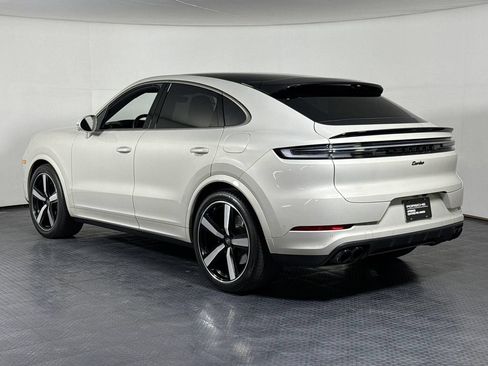 Certified 2025 Porsche Cayenne Turbo AWD/4WD image 3