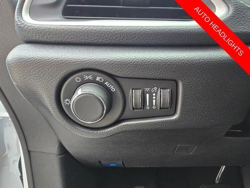 New 2027 Chrysler Pacifica Select FWD image 11