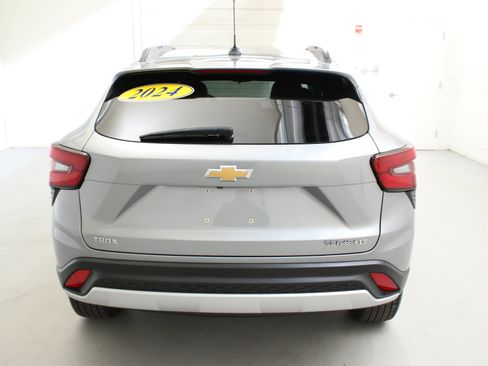 Used 2024 Chevrolet Trax LT w/ Driver Confidence Package FWD image 7