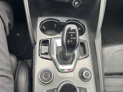 Used 2023 Alfa Romeo Giulia Veloce image 19