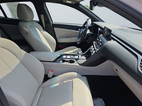 Used 2023 Genesis G70 2.0T AWD/4WD image 18