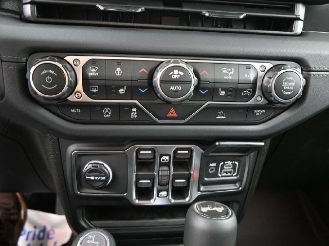 New 2026 Jeep Wrangler Unlimited Sahara w/ Whitecap Package AWD/4WD image 34