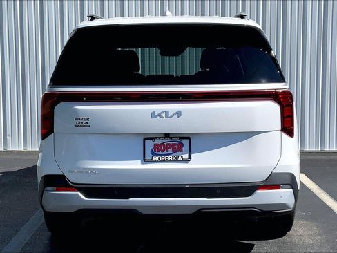 Used 2026 Kia Carnival EX FWD image 4