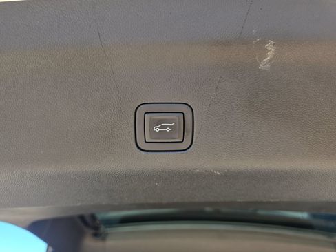 Used 2025 Chevrolet Suburban LT AWD/4WD image 14