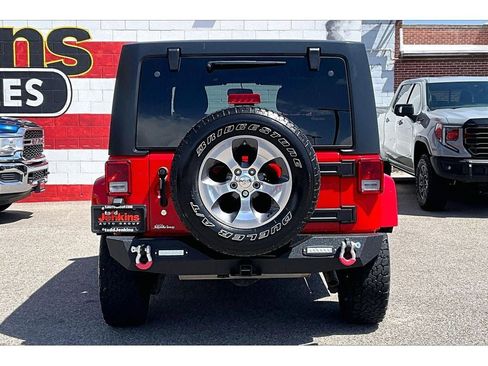 Used 2017 Jeep Wrangler Unlimited Sahara w/ Dual Top Group AWD/4WD image 4