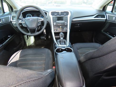 Used 2015 Ford Fusion SE image 22