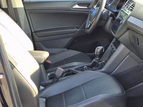 Used 2020 Volkswagen Tiguan SE image 21