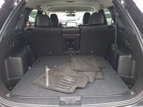 Used 2025 Mitsubishi Outlander SE image 18