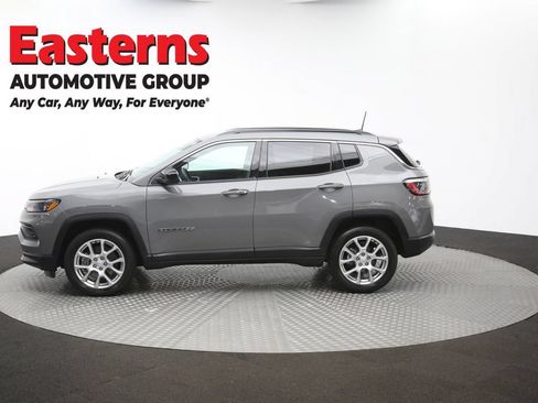 Used 2023 Jeep Compass Latitude AWD/4WD image 58