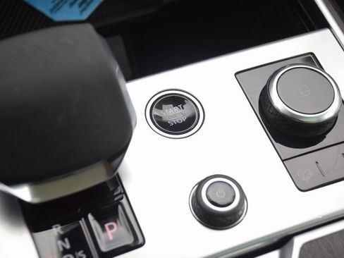 Used 2023 Land Rover Range Rover SE image 32