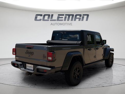 Used 2022 Jeep Gladiator Sport AWD/4WD image 5