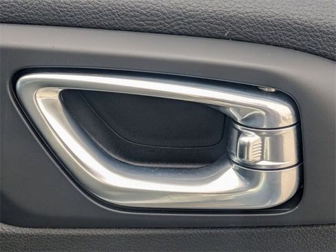 Used 2025 Jeep Compass Sport image 39