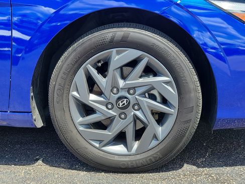 Used 2025 Hyundai Elantra Hybrid FWD image 5