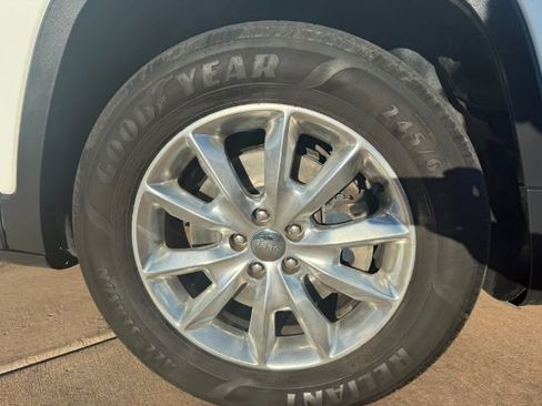 Used 2017 Jeep Cherokee Limited AWD/4WD image 11