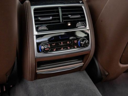 Certified 2022 BMW 750i xDrive w/ Luxury Rear Seating Package image 20