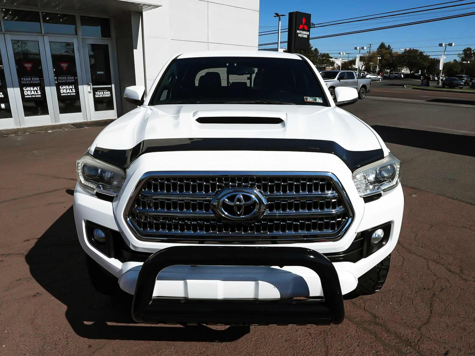 Used 2016 Toyota Tacoma TRD Sport w/ Towing Package AWD/4WD image 2