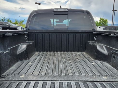 Used 2020 Toyota Tacoma SR5 AWD/4WD image 11
