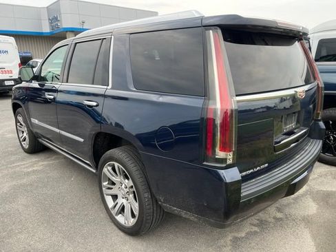 Used 2020 Cadillac Escalade Premium Luxury AWD/4WD image 4