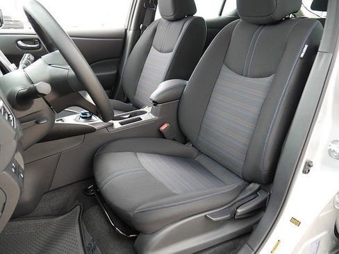 Used 2025 Nissan Leaf S image 13