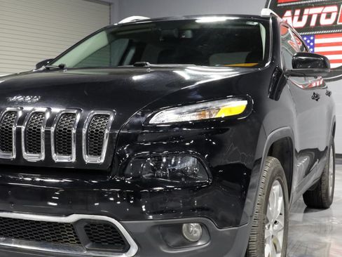 Used 2018 Jeep Cherokee Limited AWD/4WD image 29