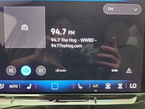 New 2025 Volkswagen Tiguan SE image 19