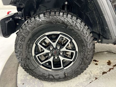 Used 2024 Jeep Gladiator Rubicon w/ Technology Group image 27
