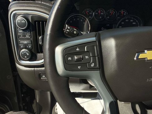 Used 2022 Chevrolet Silverado 1500 LT AWD/4WD image 29