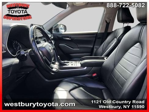 Used 2021 Toyota Highlander XLE image 19