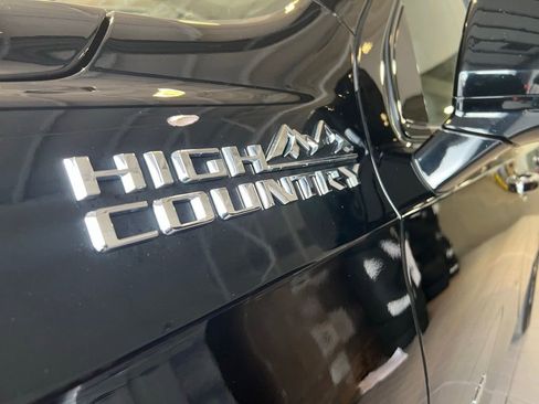 Used 2023 Chevrolet Suburban High Country AWD/4WD image 6