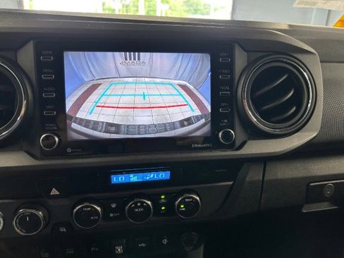 Used 2022 Toyota Tacoma TRD Off-Road image 16