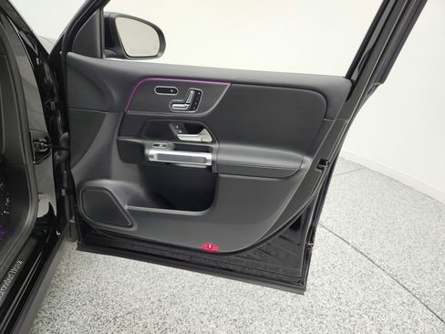 Used 2023 Mercedes-Benz GLB 250 image 20