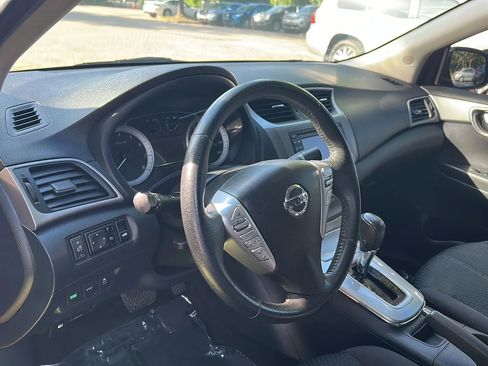 Used 2013 Nissan Sentra SR w/ Premium Pkg FWD image 13