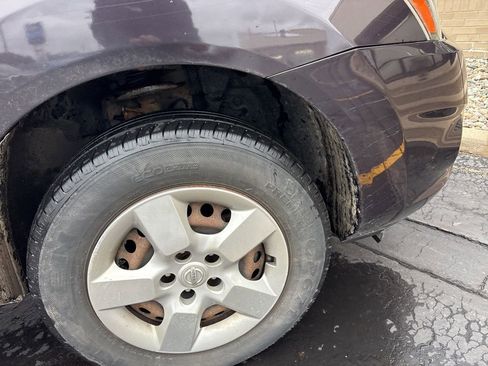 Used 2014 Nissan Rogue S w/ Convenience Package AWD/4WD image 4