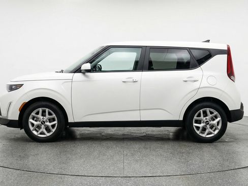 Used 2025 Kia Soul LX w/ LX Technology Package FWD image 5