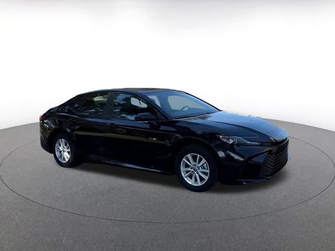 Used 2025 Toyota Camry LE image 2
