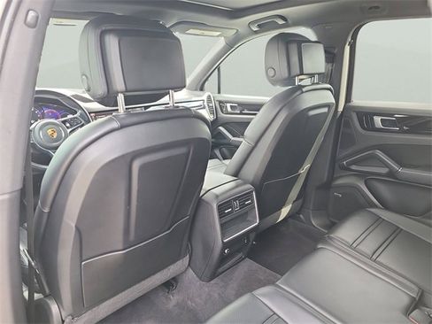Used 2021 Porsche Cayenne image 11