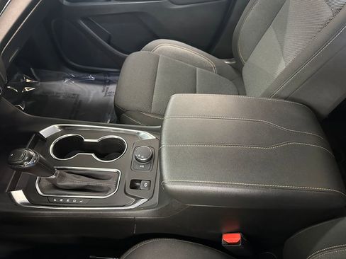 Used 2020 Chevrolet Traverse LT FWD image 28