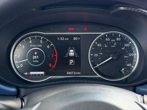 Used 2025 Nissan Versa SV w/ Trunk Package image 40