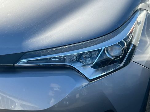 Used 2019 Toyota C-HR LE FWD image 11