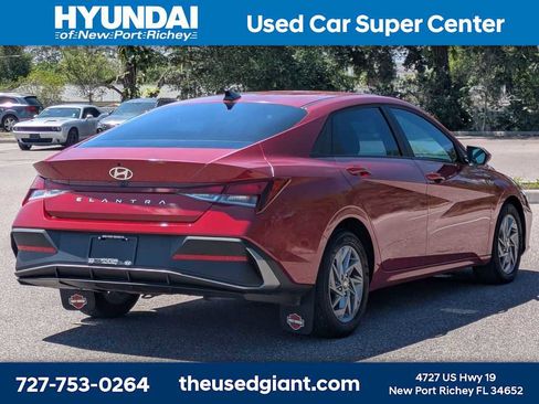 Certified 2024 Hyundai Elantra SEL FWD image 8