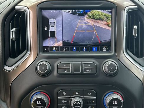 Used 2022 Chevrolet Silverado 1500 High Country w/ Technology Package AWD/4WD image 15