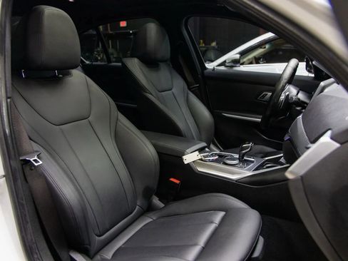 Used 2020 BMW 330i Sedan w/ M Sport Package image 26