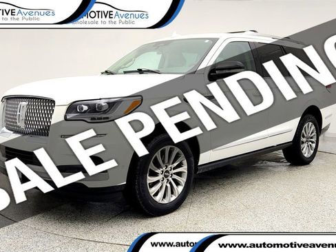 Used 2023 Lincoln Navigator 4WD image 1