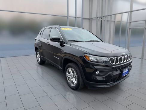 Used 2023 Jeep Compass Latitude w/ Convenience Group AWD/4WD image 2