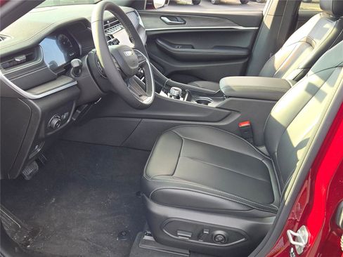 New 2025 Jeep Grand Cherokee Limited w/ Black Appearance Package image 27