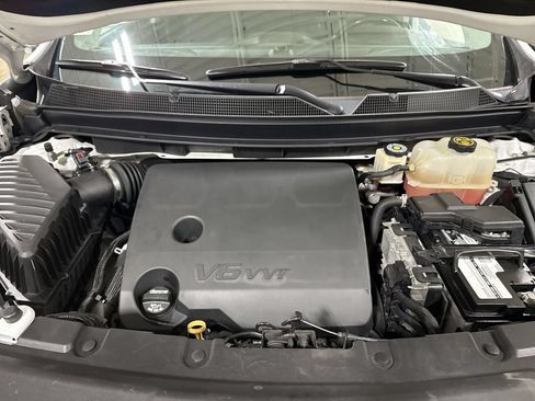 Used 2018 Chevrolet Traverse LT FWD image 24