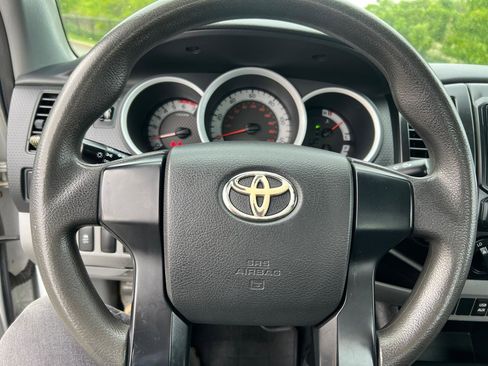 Used 2014 Toyota Tacoma 4x4 Regular Cab image 17